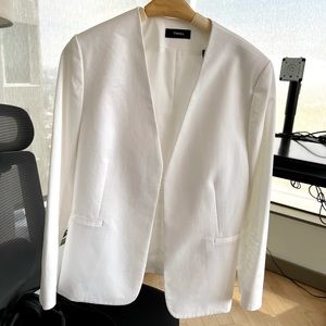 Brand new unworn Theory white blazer